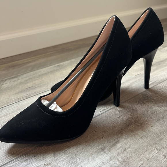 New women’s black velvet pumps size 6 - Picture 2 of 5